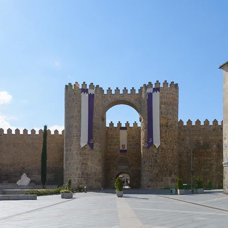 Balcony View To Avila'S Alcazar מראה חיצוני תמונה